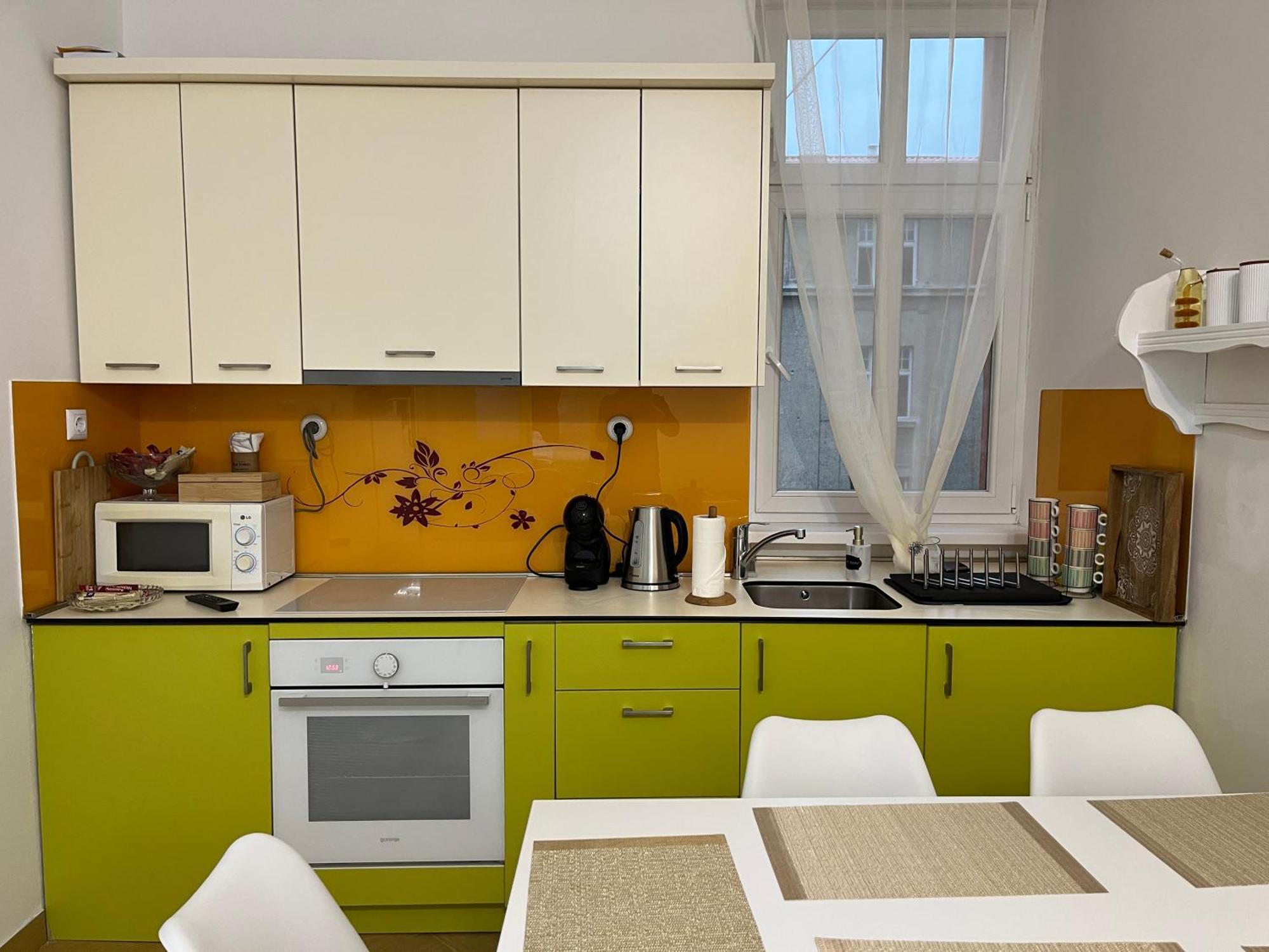 Main Street Retreat Apartment With Free Parking Сараево Экстерьер фото