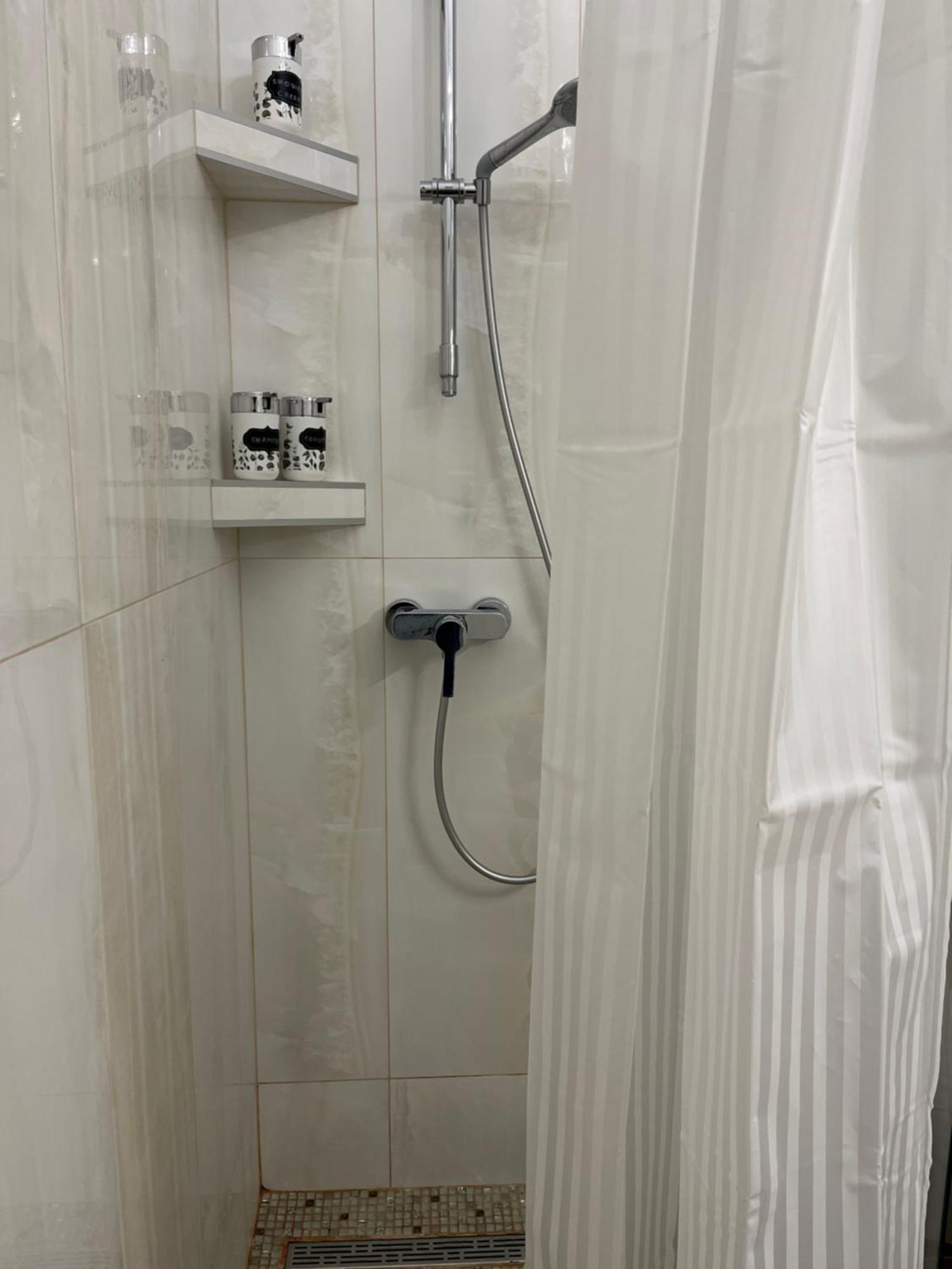 Main Street Retreat Apartment With Free Parking Сараево Экстерьер фото