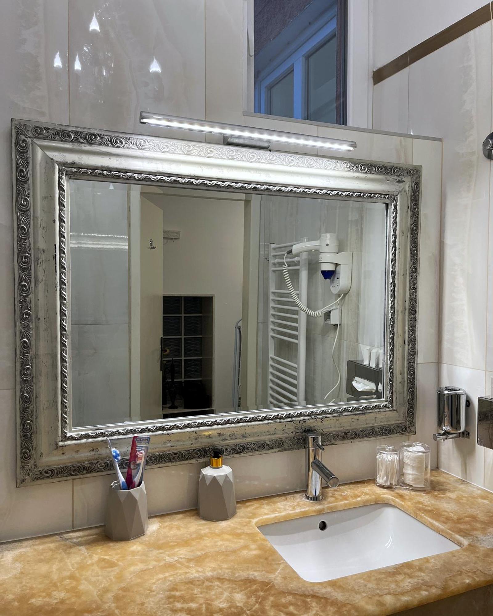 Main Street Retreat Apartment With Free Parking Сараево Экстерьер фото