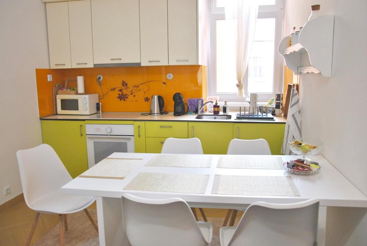 Main Street Retreat Apartment With Free Parking Сараево Экстерьер фото